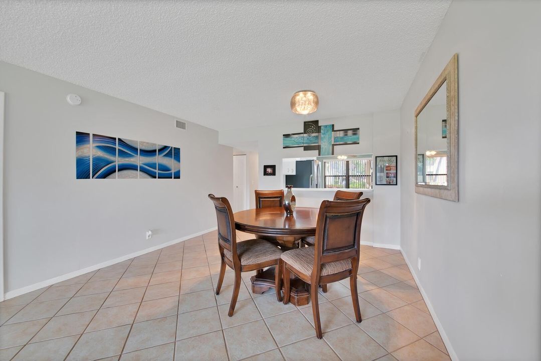 На продажу: $219,000 (2 спален, 2 ванн, 1186 Квадратных фут)