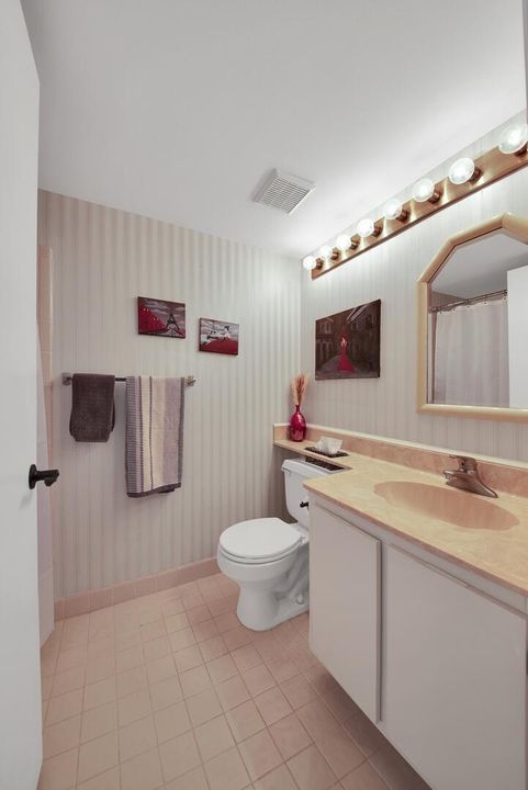 На продажу: $219,000 (2 спален, 2 ванн, 1186 Квадратных фут)