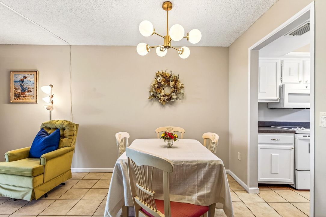 For Sale: $159,960 (2 beds, 2 baths, 986 Square Feet)