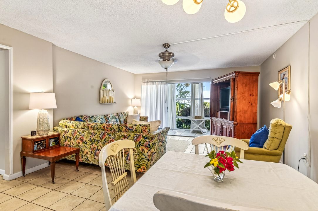 For Sale: $159,960 (2 beds, 2 baths, 986 Square Feet)