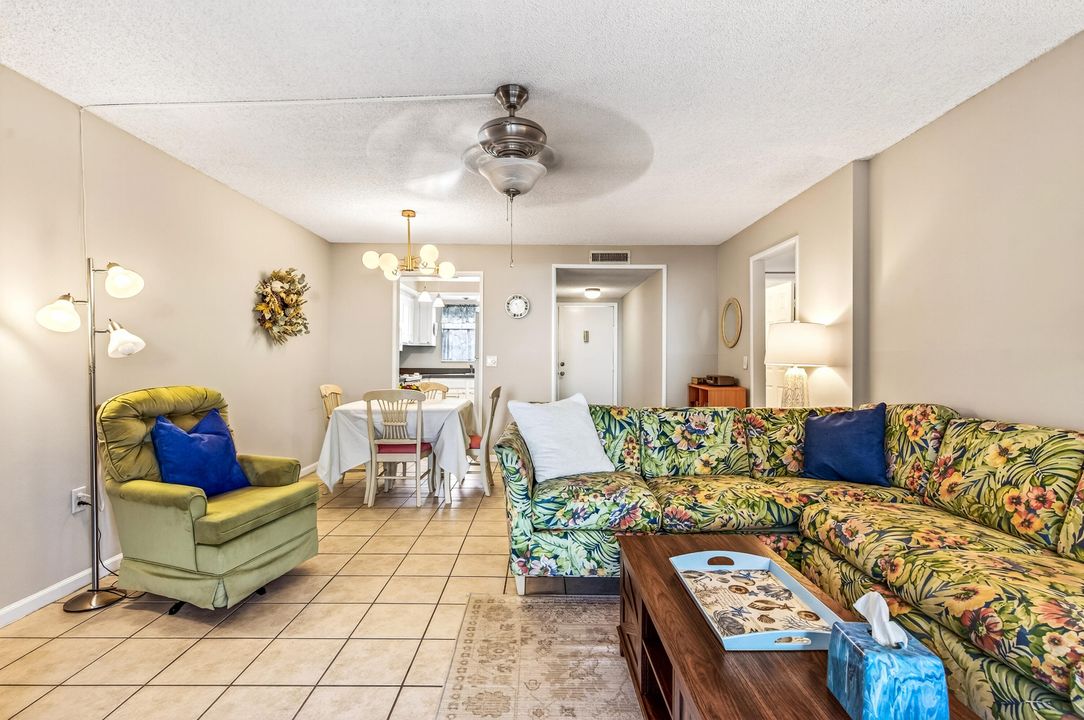 For Sale: $159,960 (2 beds, 2 baths, 986 Square Feet)