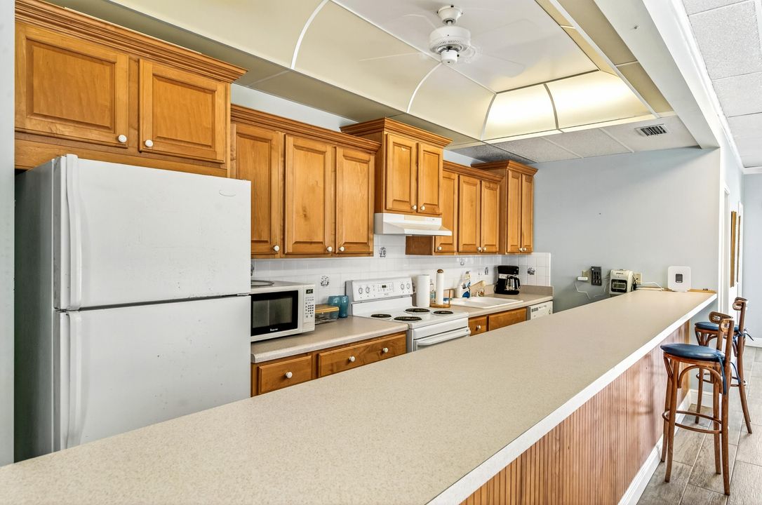 For Sale: $159,960 (2 beds, 2 baths, 986 Square Feet)