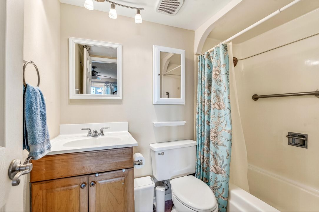 For Sale: $159,960 (2 beds, 2 baths, 986 Square Feet)