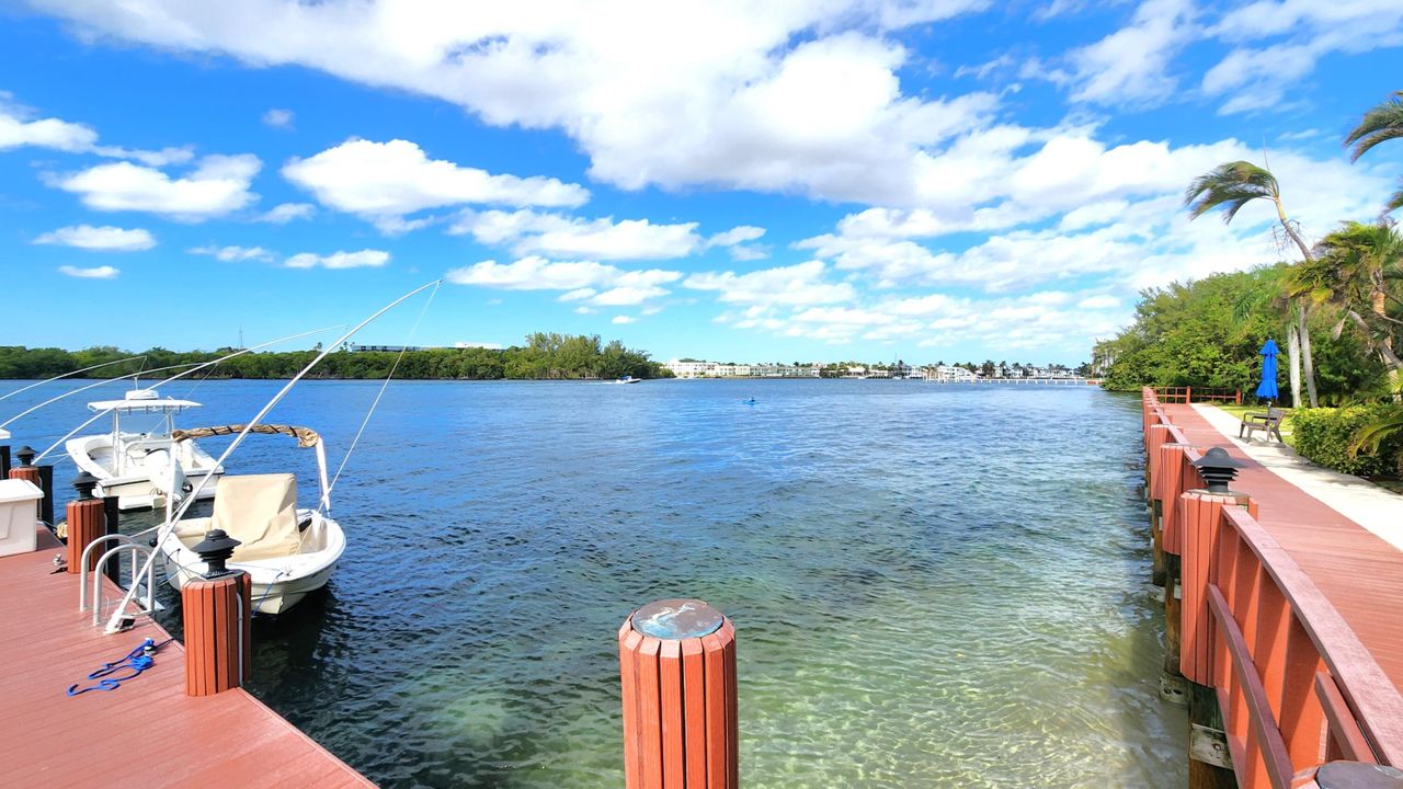 For Rent: $3,995 (2 beds, 2 baths, 1031 Square Feet)