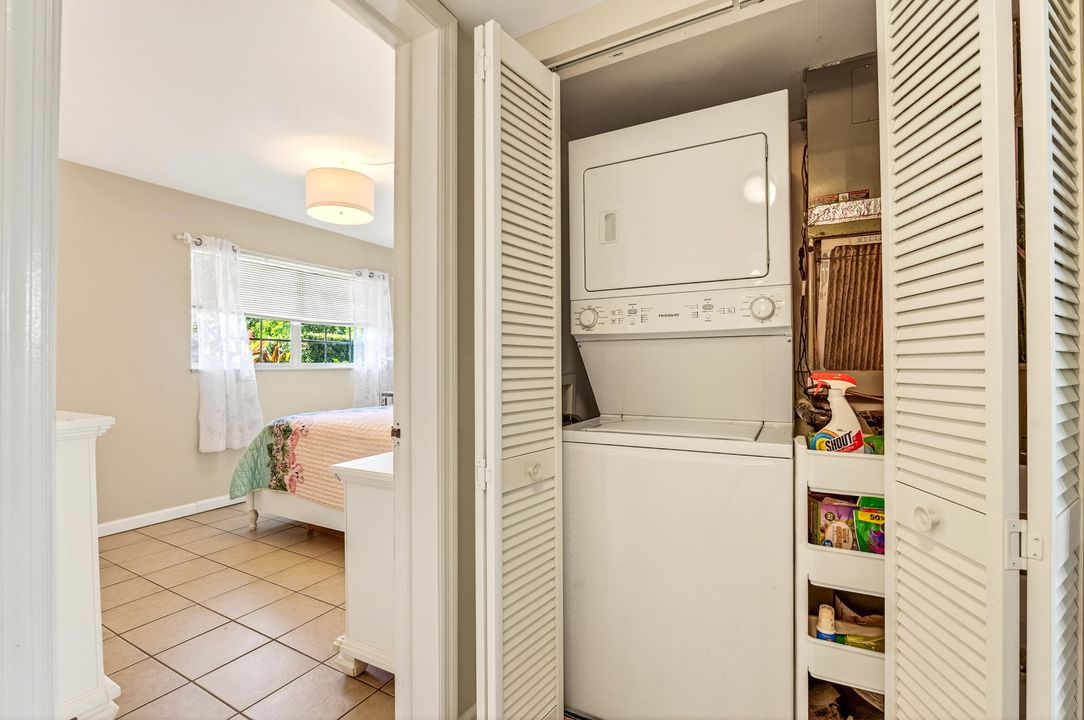 For Sale: $159,960 (2 beds, 2 baths, 986 Square Feet)