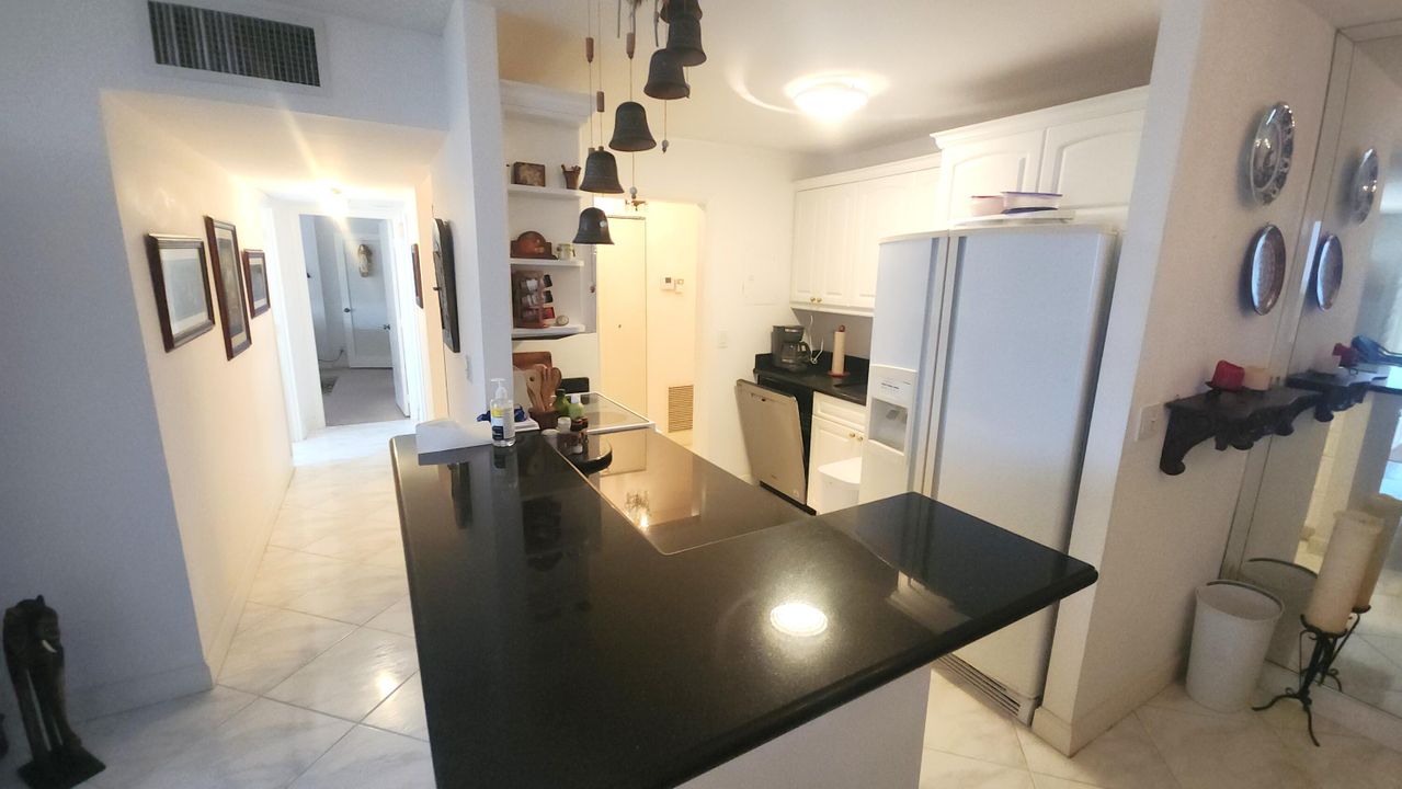 For Rent: $3,995 (2 beds, 2 baths, 1031 Square Feet)