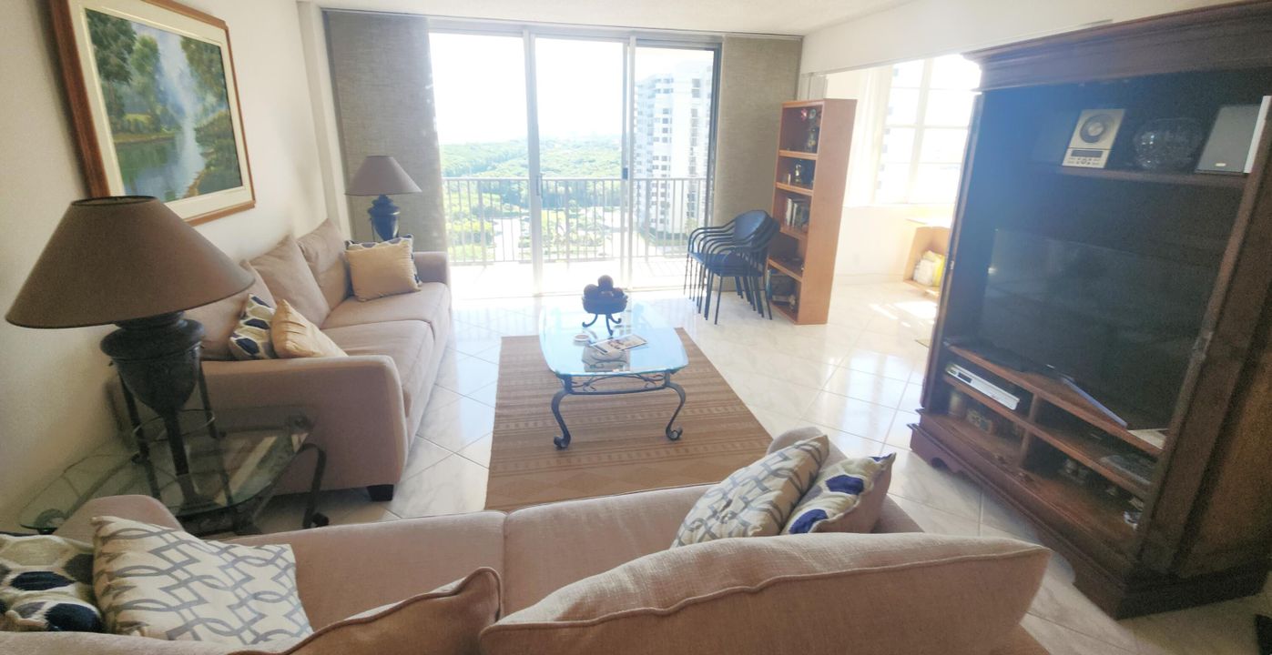 For Rent: $3,995 (2 beds, 2 baths, 1031 Square Feet)