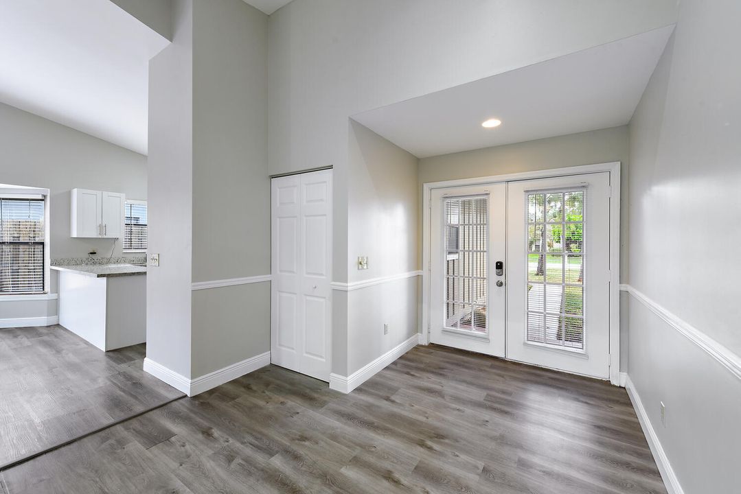 Под контрактом: $3,500 (3 спален, 2 ванн, 1776 Квадратных фут)