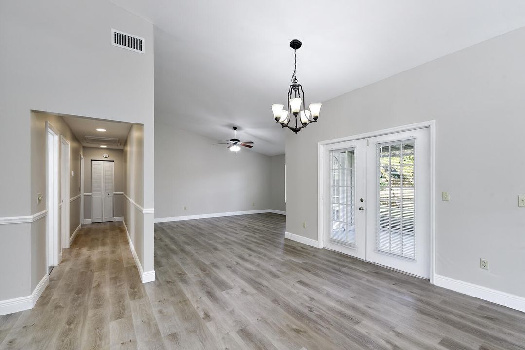 Под контрактом: $3,500 (3 спален, 2 ванн, 1776 Квадратных фут)