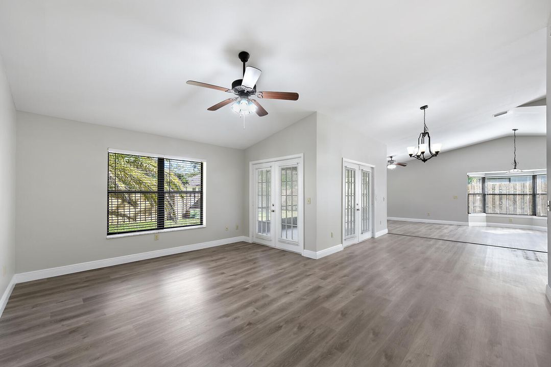 Под контрактом: $3,500 (3 спален, 2 ванн, 1776 Квадратных фут)