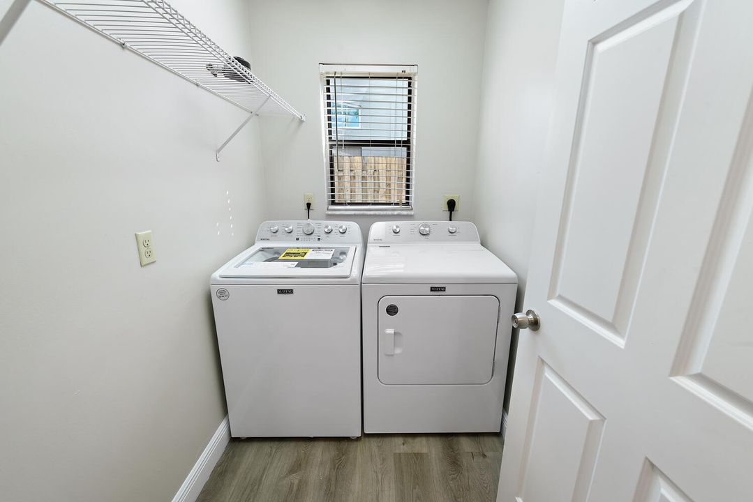 Под контрактом: $3,500 (3 спален, 2 ванн, 1776 Квадратных фут)