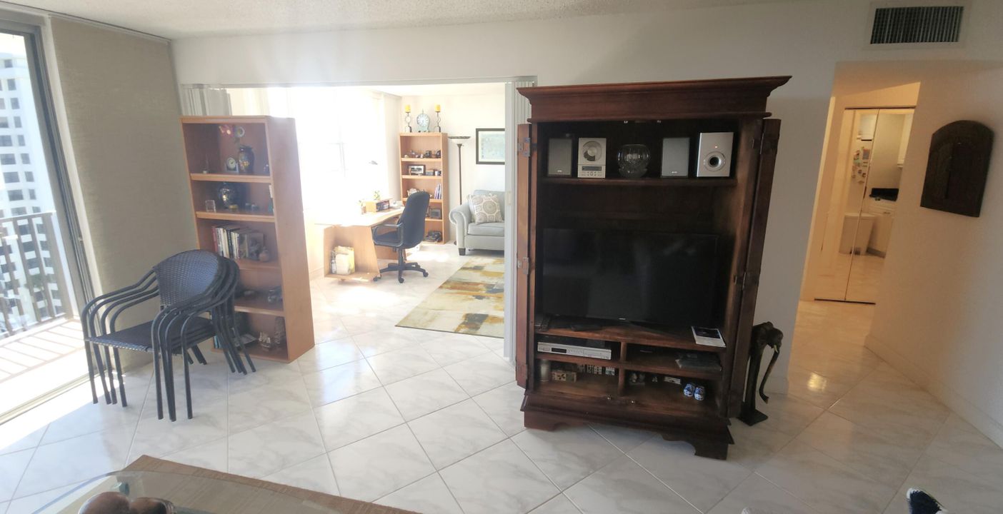For Rent: $3,995 (2 beds, 2 baths, 1031 Square Feet)