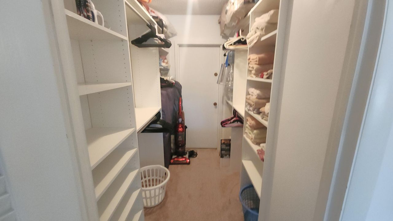 For Rent: $3,995 (2 beds, 2 baths, 1031 Square Feet)