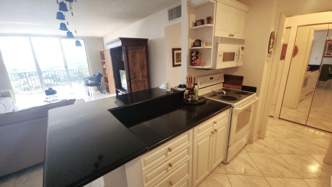 For Rent: $3,995 (2 beds, 2 baths, 1031 Square Feet)