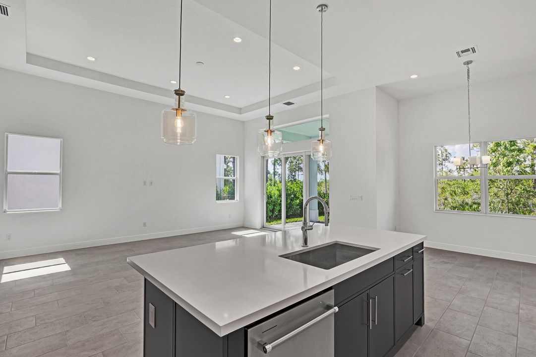 En Venta: $784,000 (4 camas, 3 baños, 2560 Pies cuadrados)