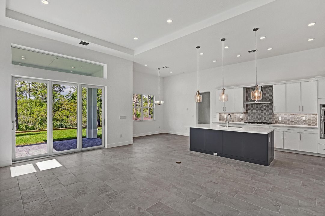 En Venta: $784,000 (4 camas, 3 baños, 2560 Pies cuadrados)