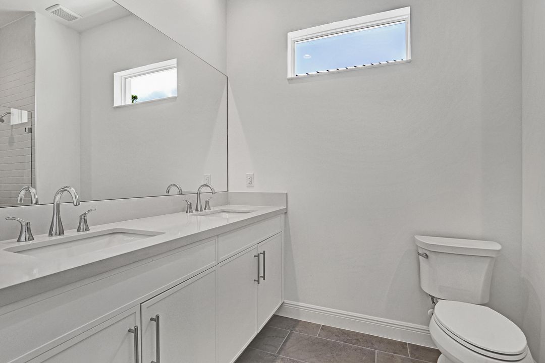 En Venta: $784,000 (4 camas, 3 baños, 2560 Pies cuadrados)