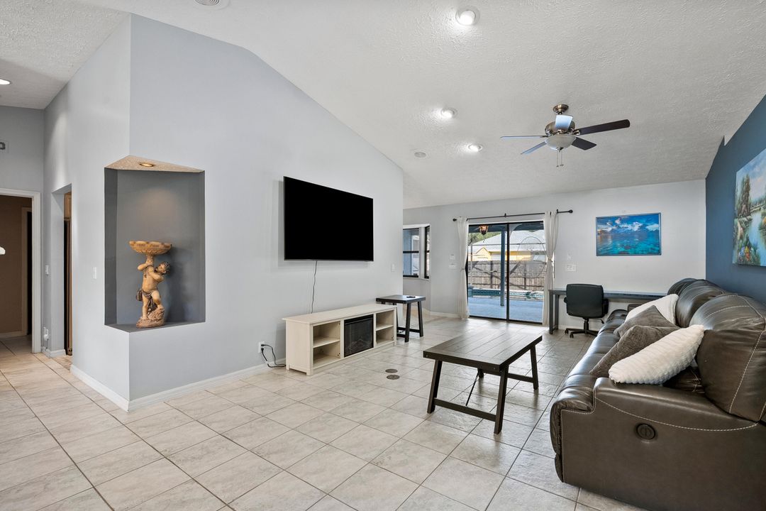 For Sale: $435,000 (3 beds, 2 baths, 1834 Square Feet)