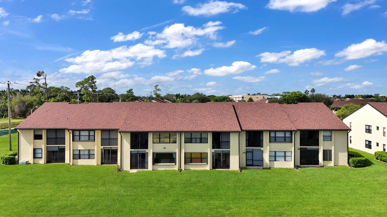 На продажу: $219,000 (2 спален, 2 ванн, 1186 Квадратных фут)