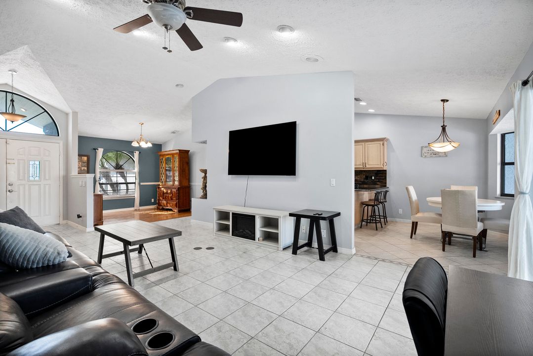 For Sale: $435,000 (3 beds, 2 baths, 1834 Square Feet)