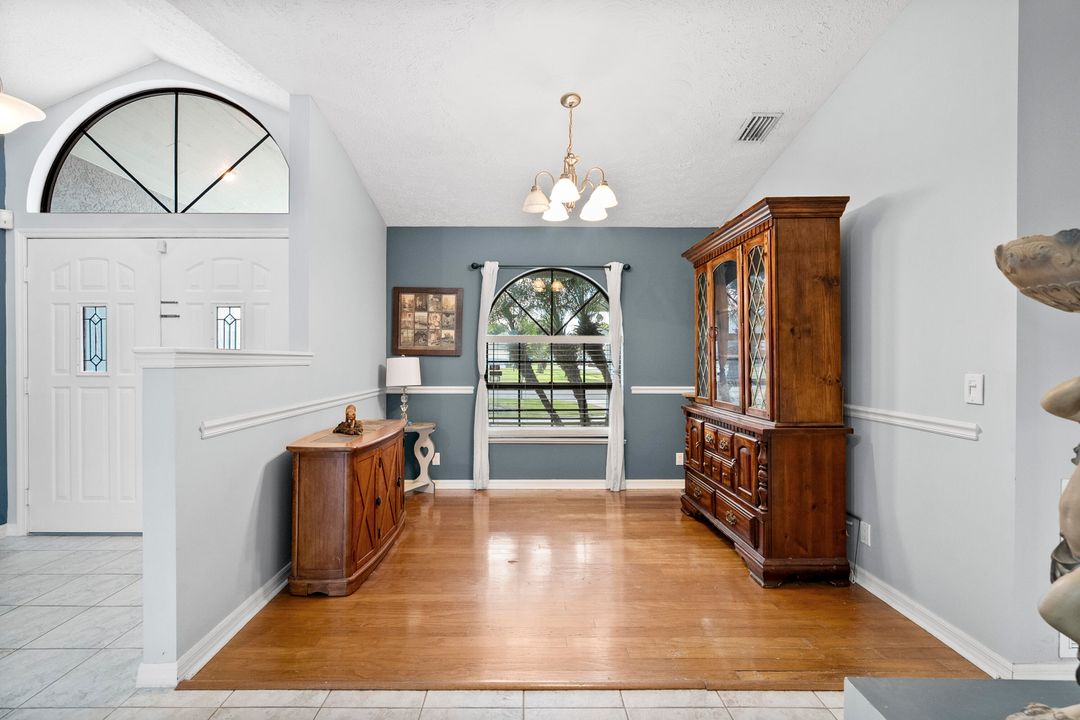 For Sale: $435,000 (3 beds, 2 baths, 1834 Square Feet)