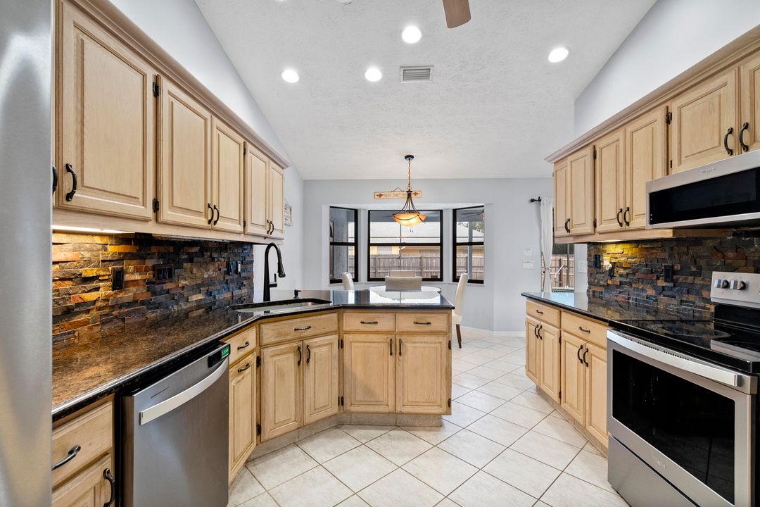 For Sale: $435,000 (3 beds, 2 baths, 1834 Square Feet)