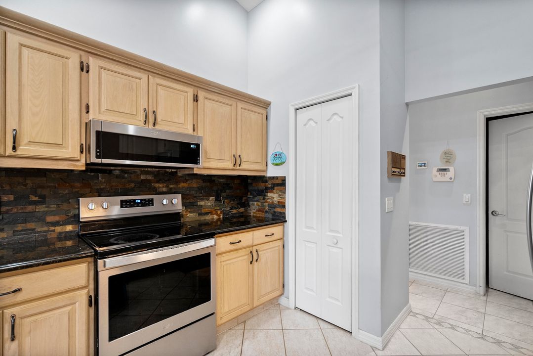 For Sale: $435,000 (3 beds, 2 baths, 1834 Square Feet)