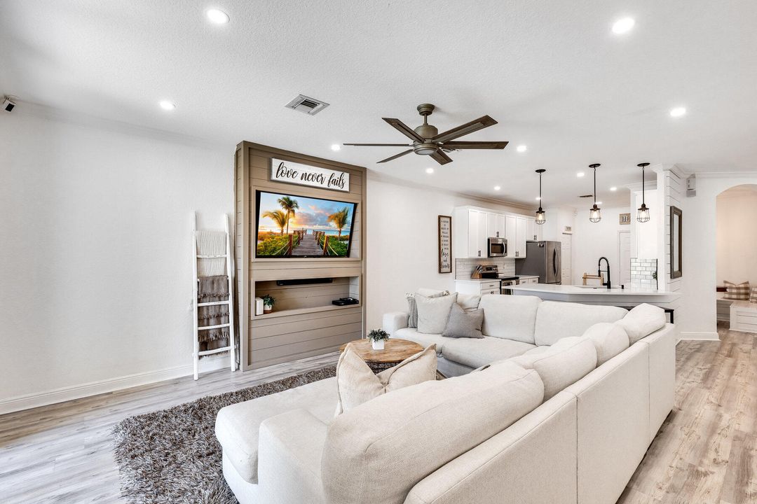 For Sale: $549,000 (3 beds, 2 baths, 1726 Square Feet)