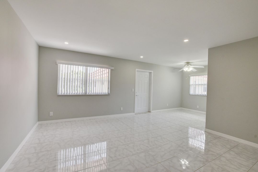 For Rent: $1,600 (2 beds, 2 baths, 880 Square Feet)