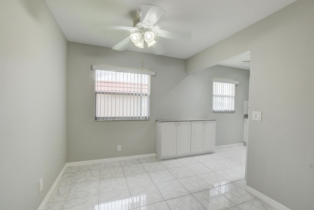 For Rent: $1,600 (2 beds, 2 baths, 880 Square Feet)