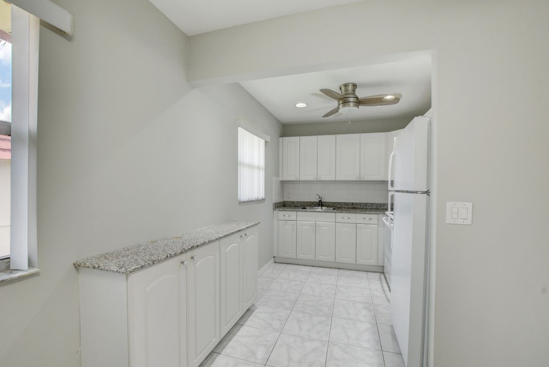 For Rent: $1,600 (2 beds, 2 baths, 880 Square Feet)