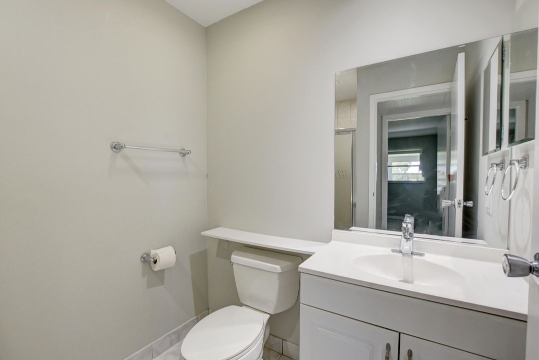 For Rent: $1,600 (2 beds, 2 baths, 880 Square Feet)