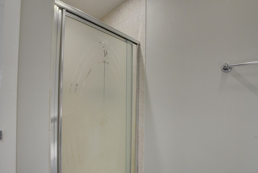 For Rent: $1,600 (2 beds, 2 baths, 880 Square Feet)