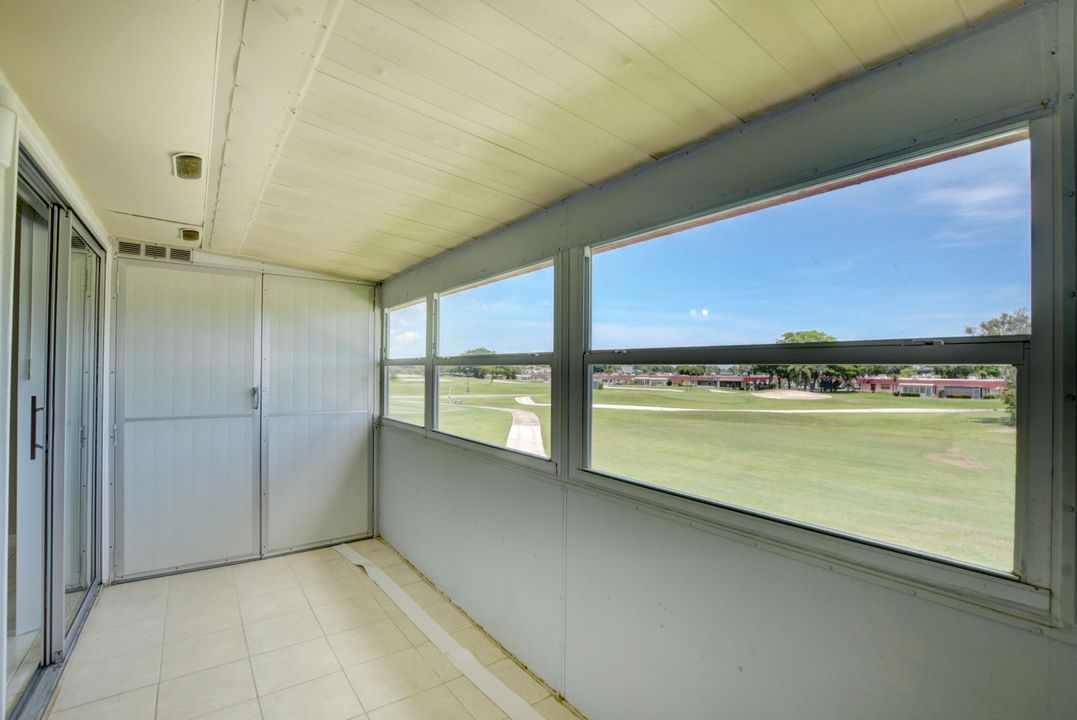 For Rent: $1,600 (2 beds, 2 baths, 880 Square Feet)