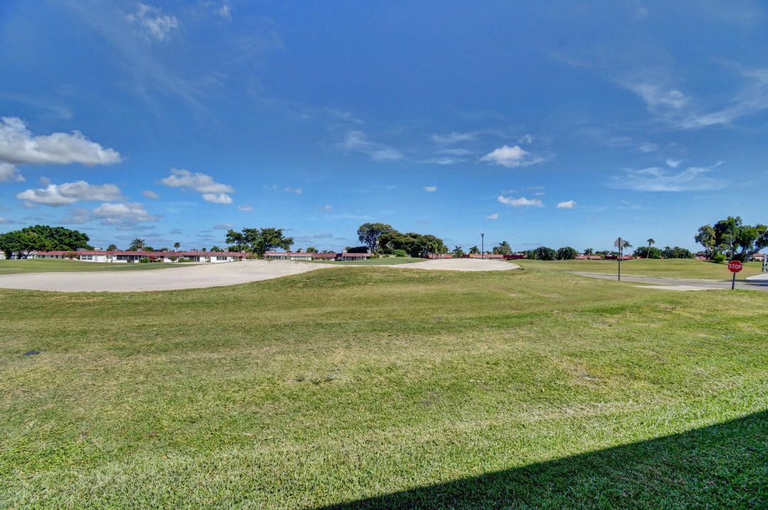 For Rent: $1,600 (2 beds, 2 baths, 880 Square Feet)