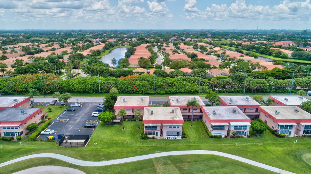 For Rent: $1,600 (2 beds, 2 baths, 880 Square Feet)