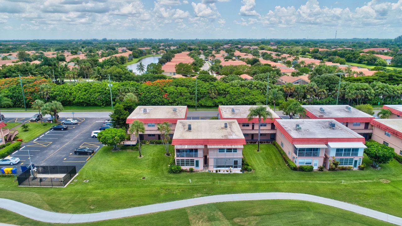 For Rent: $1,600 (2 beds, 2 baths, 880 Square Feet)