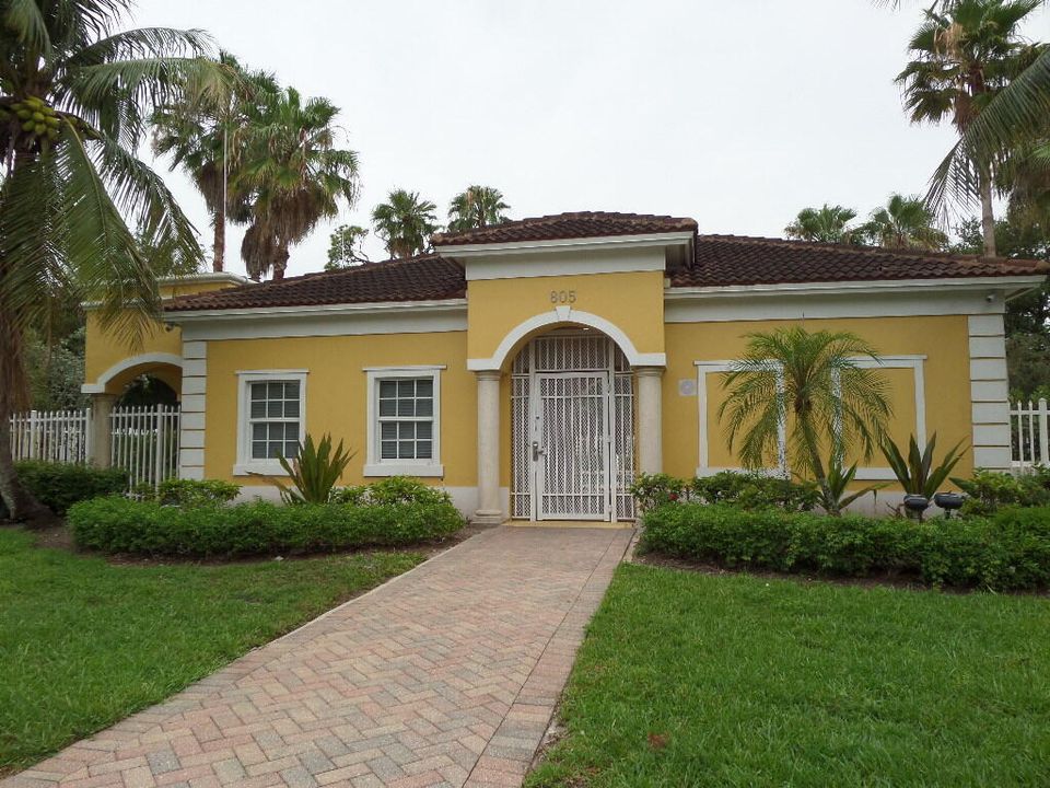 Active With Contract: $2,300 (3 beds, 2 baths, 1338 Square Feet)