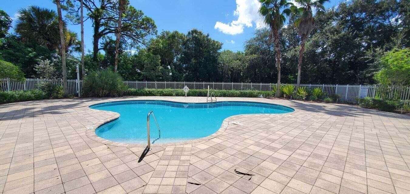 Active With Contract: $2,300 (3 beds, 2 baths, 1338 Square Feet)