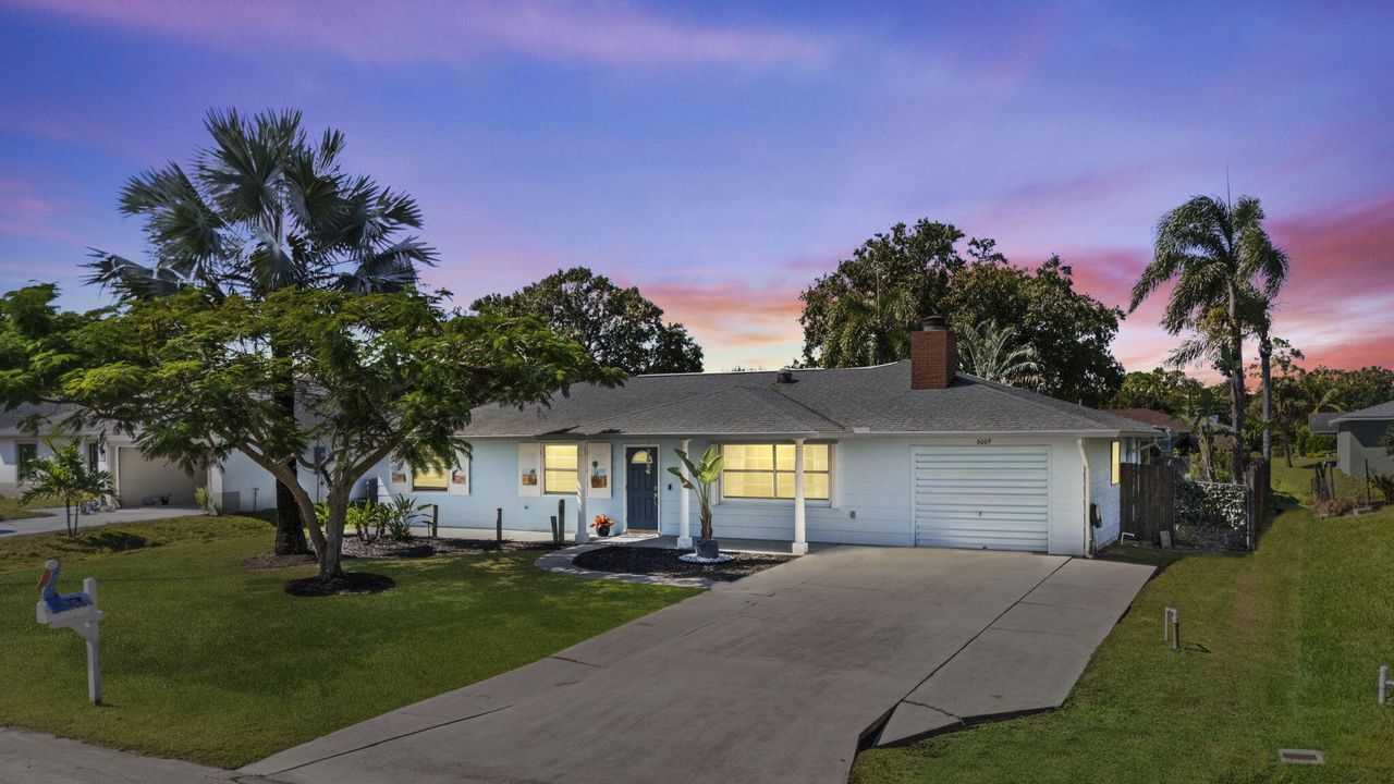 Active With Contract: $379,000 (3 beds, 2 baths, 1700 Square Feet)