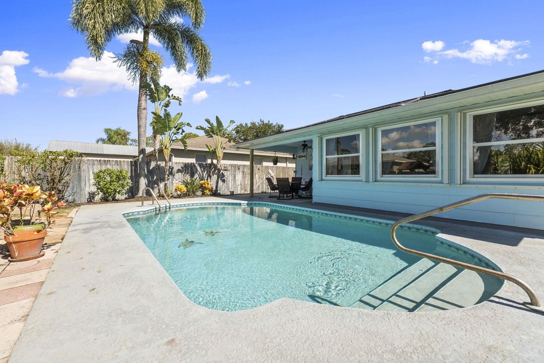 Active With Contract: $379,000 (3 beds, 2 baths, 1700 Square Feet)