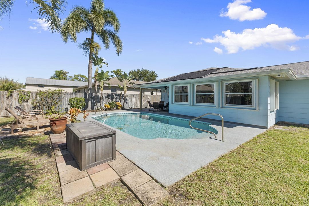 Active With Contract: $379,000 (3 beds, 2 baths, 1700 Square Feet)