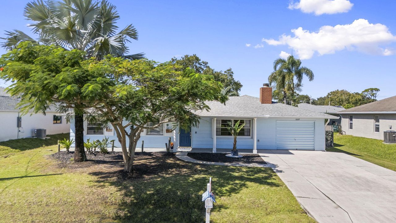 Active With Contract: $379,000 (3 beds, 2 baths, 1700 Square Feet)