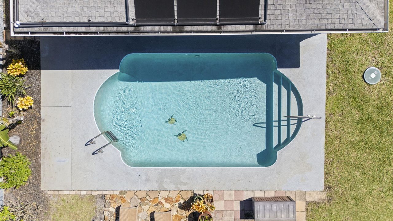 Active With Contract: $379,000 (3 beds, 2 baths, 1700 Square Feet)