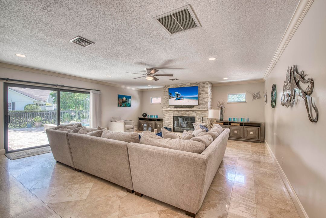 Activo con contrato: $9,000 (3 camas, 2 baños, 3039 Pies cuadrados)