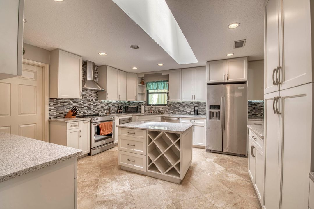 Activo con contrato: $9,000 (3 camas, 2 baños, 3039 Pies cuadrados)