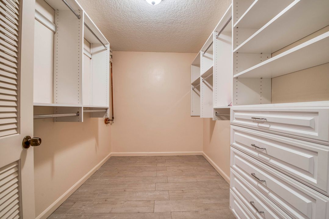 Activo con contrato: $9,000 (3 camas, 2 baños, 3039 Pies cuadrados)