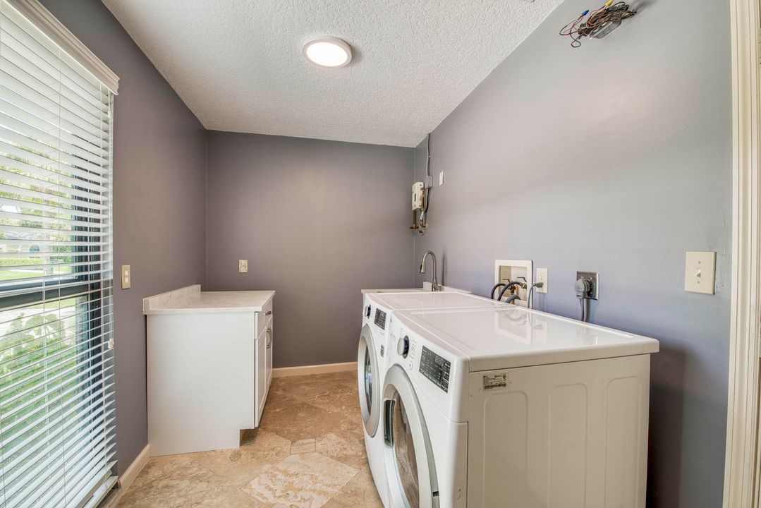 Activo con contrato: $9,000 (3 camas, 2 baños, 3039 Pies cuadrados)