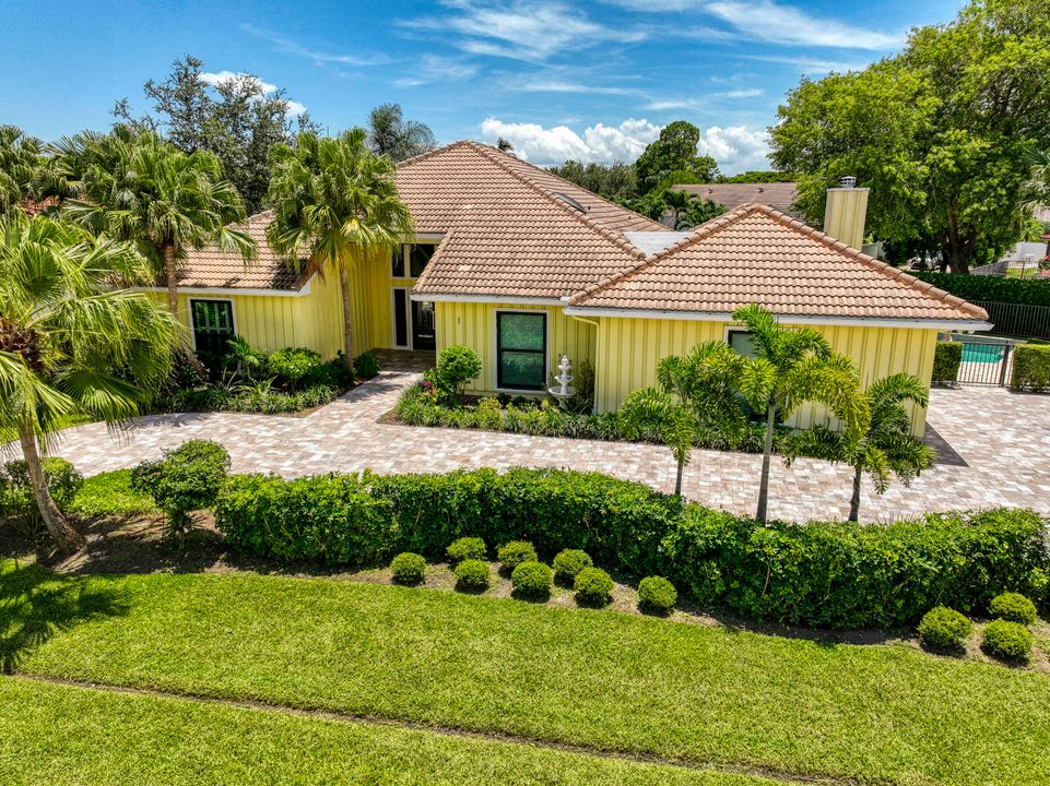 Activo con contrato: $9,000 (3 camas, 2 baños, 3039 Pies cuadrados)