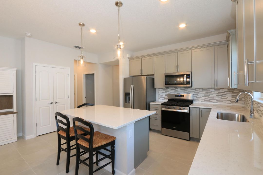 待售: $399,900 (2 贝兹, 2 浴室, 1579 平方英尺)